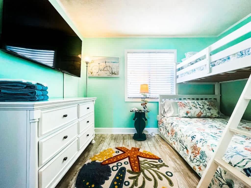 Beach Harbour 17 At The Cb Boardwalk Walk To Everything! Carolina Beach Exterior photo